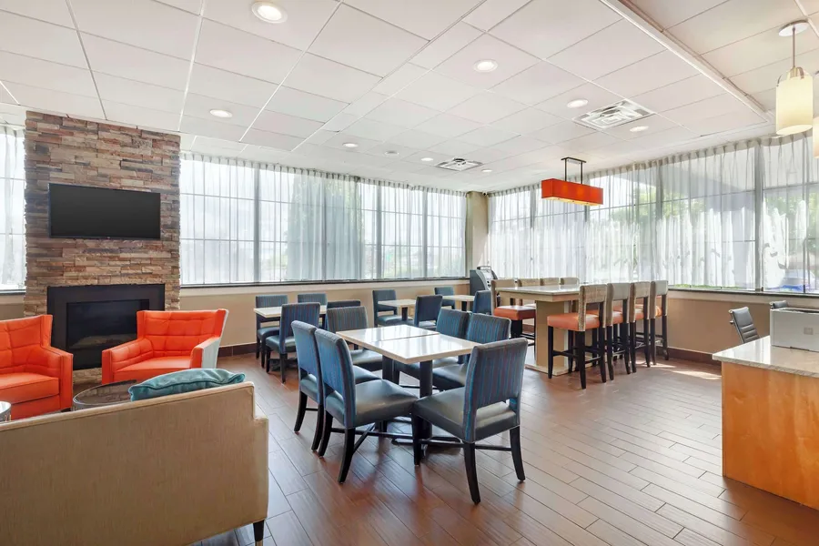 Best Western Hartford Hotel & Suites hotel detail image 2