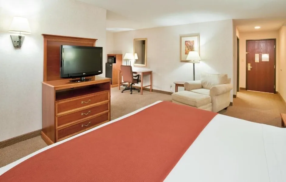 Seasons Inn & Suites Highland hotel detail image 2