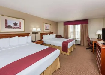 Seasons Inn & Suites Highland hotel thumbnail 3