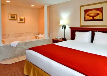 Seasons Inn & Suites Highland hotel thumbnail 4