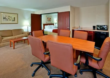 Seasons Inn & Suites Highland hotel thumbnail 8