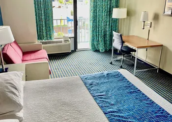 Days Inn by Wyndham Virginia Beach At The Beach hotel thumbnail 5