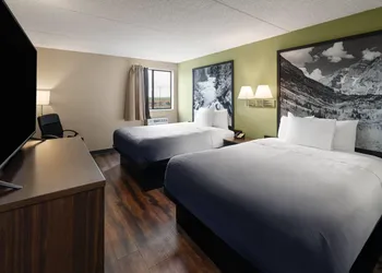 Super 8 by Wyndham Colo. Sprs. Garden Of The Gods hotel thumbnail 8