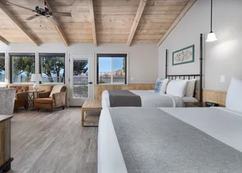 Sky Ranch Lodge hotel thumbnail 6