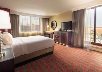 DoubleTree by Hilton New York LaGuardia Airport hotel thumbnail 4