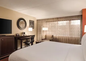 DoubleTree by Hilton New York LaGuardia Airport hotel thumbnail 6