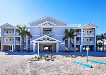 Island Inn hotel thumbnail 5