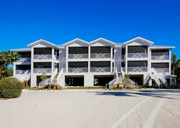 Island Inn hotel thumbnail 6