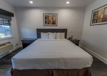 Monterey Surf Inn hotel thumbnail 3