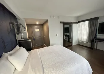 Holiday Inn Express Dallas Downtown by IHG hotel thumbnail 6