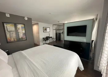Holiday Inn Express Dallas Downtown by IHG hotel thumbnail 8