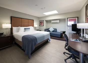 Mariposa Inn & Suites hotel thumbnail 6