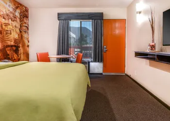 The Tangerine - A Burbank Hotel hotel thumbnail 6