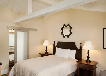 Lighthouse Lodge And Cottages hotel thumbnail 5