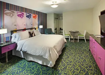 7 Springs Inn & Suites hotel thumbnail 4