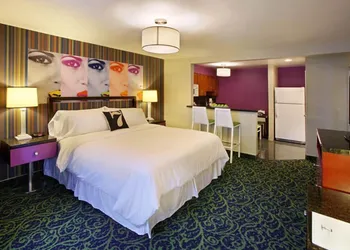 7 Springs Inn & Suites hotel thumbnail 6
