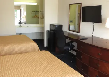 Travelodge by Wyndham Richmond Kentucky hotel thumbnail 8
