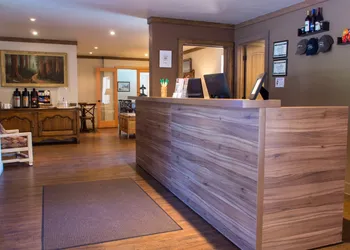 Riverside Inn hotel thumbnail 2
