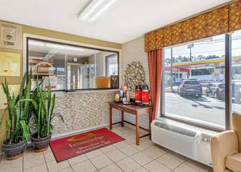 Econo Lodge Creedmoor - Butner hotel thumbnail 2