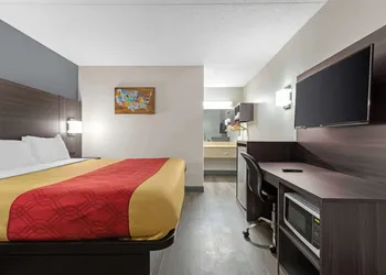 Econo Lodge Creedmoor - Butner hotel thumbnail 7