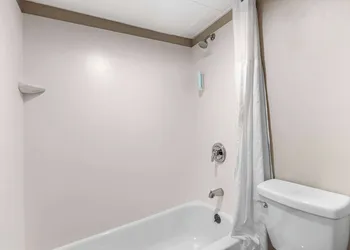 Econo Lodge Creedmoor - Butner hotel thumbnail 8