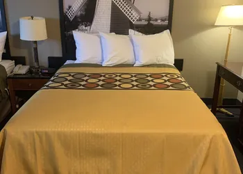 Sutton Suites Hotel hotel thumbnail 4
