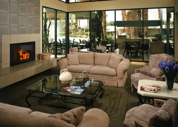 Desert Isle of Palm Springs hotel thumbnail 2