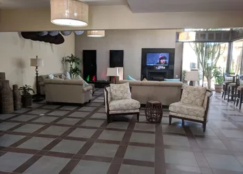 Desert Isle of Palm Springs hotel thumbnail 3