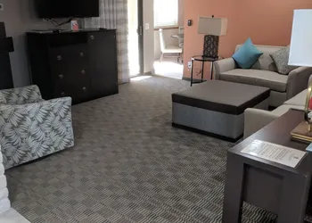 Desert Isle of Palm Springs hotel thumbnail 5