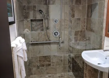 Desert Isle of Palm Springs hotel thumbnail 8