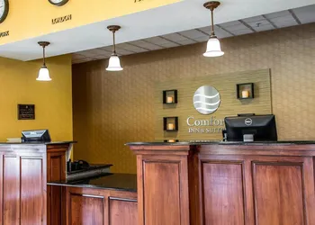 Comfort Inn & Suites Franklin East hotel thumbnail 3