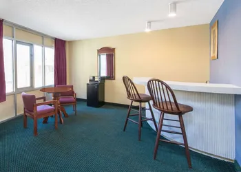 Blue Way Inn & Suites Wichita East hotel thumbnail 2