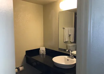 Days Inn by Wyndham Brawley hotel thumbnail 6