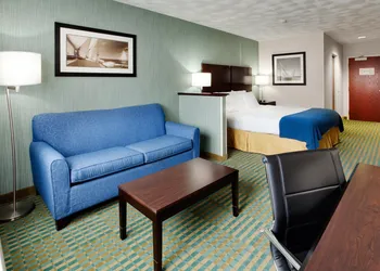 Holiday Inn Express & Suites Smithfield - Providence by IHG hotel thumbnail 2