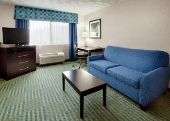 Holiday Inn Express & Suites Smithfield - Providence by IHG hotel thumbnail 4