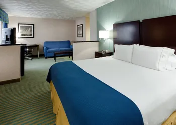 Holiday Inn Express & Suites Smithfield - Providence by IHG hotel thumbnail 7
