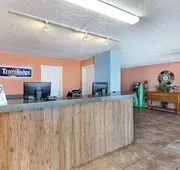 Americana Inn, a Travelodge by Wyndham hotel detail image 4