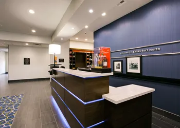 Hampton Inn & Suites Dallas/Ft. Worth Airport South hotel thumbnail 3