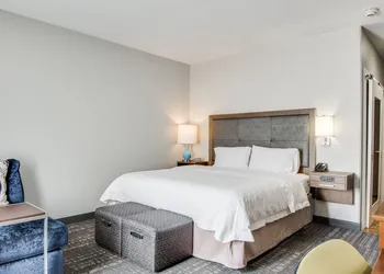 Hampton Inn & Suites Dallas/Ft. Worth Airport South hotel thumbnail 8