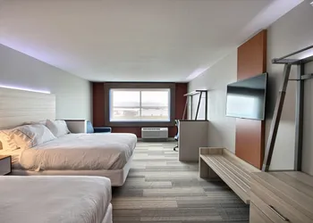 Holiday Inn Express & Suites Fond Du Lac by IHG hotel thumbnail 4