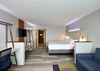 Holiday Inn Express & Suites Fond Du Lac by IHG hotel thumbnail 8
