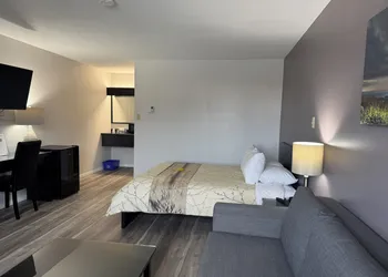 New Age Inn - Voyageur Motel hotel thumbnail 6