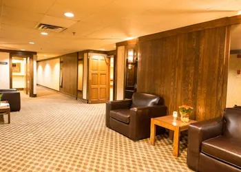 Travelodge by Wyndham Winnipeg Airport West hotel thumbnail 2