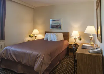 Travelodge by Wyndham Winnipeg Airport West hotel thumbnail 4
