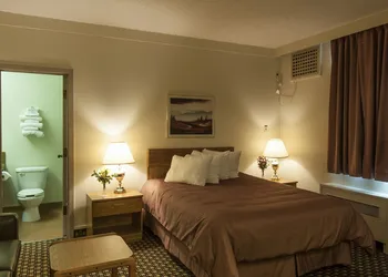 Travelodge by Wyndham Winnipeg Airport West hotel thumbnail 5