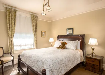 O Canada House hotel thumbnail 4