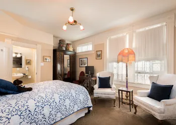 O Canada House hotel thumbnail 5