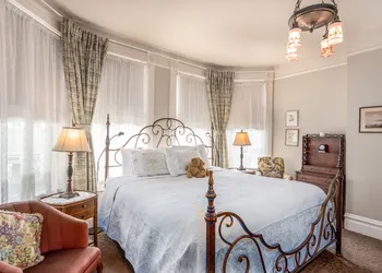 O Canada House hotel thumbnail 6