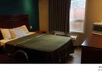 Queensway Motel hotel thumbnail 4