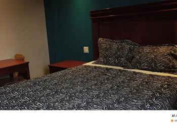 Queensway Motel hotel thumbnail 5